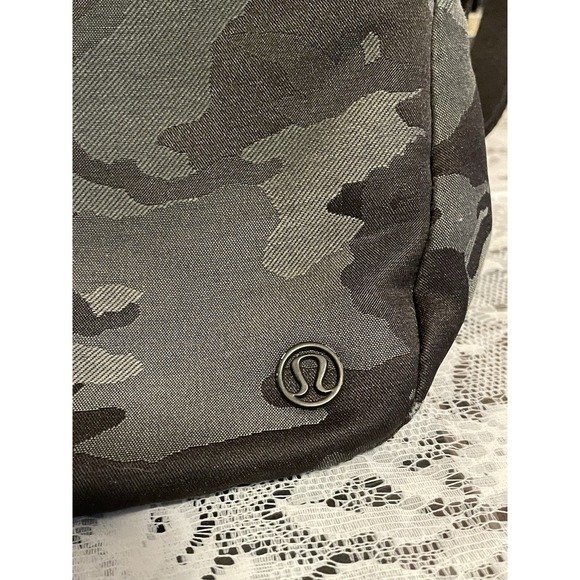 lululemon body bag Lululemon Everywhere Crossbody Bag 2L